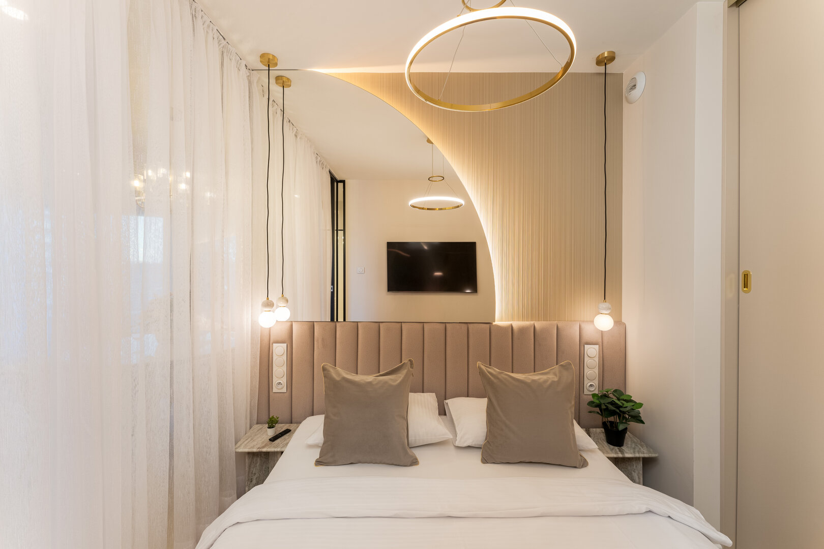 GA Luxury Apartments - 32